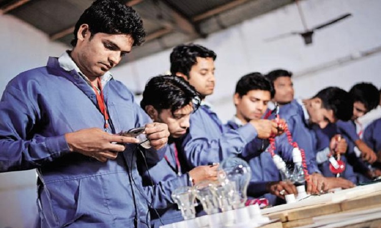 स्किल्ड युवा यूपी को बनाएंगे देश और दुनिया का मैन्युफैक्चरिंग हब