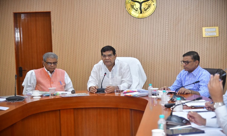 शहरों में मियावाकी वन, उद्यान, नक्षत्र वाटिका, पंचवटी बनाने के लिए फलदार एवं फूलदार पौधे रोपित किये जाये: ए0के0 शर्मा