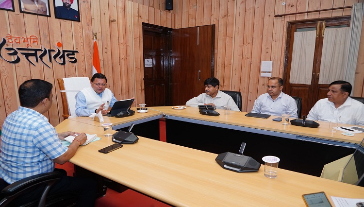 मुख्यमंत्री धामी ने पर्यटन को बढ़ावा देने के लिए अधिकारीयों  को दिए निर्देश