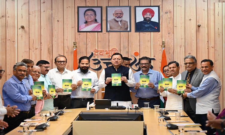 सीएम धामी ने ‘सस्टेनेबल वेलनेस ऑफ स्टूडेंट्स: अ कलेक्टिव रिस्पॉन्सिबिलिटी इन हायर एजुकेशन‘ पुस्तक का किया विमोचन