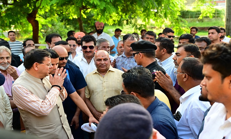 मुख्यमंत्री धामी ने खटीमा में क्षेत्र की जनता से की मुलाकात, सुनी उनकी समस्याएं