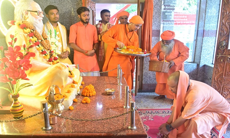 गुरुपूर्णिमा: गुरु शिष्य के आदर्शतम रिश्ते की मिसाल है गोरक्षपीठ