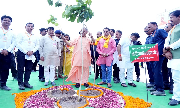 समाज को टूटने भी नहीं देंगे और राष्ट्रविरोधी-समाजविरोधी तत्वों को चकनाचूर करके भी रहेंगेः योगी