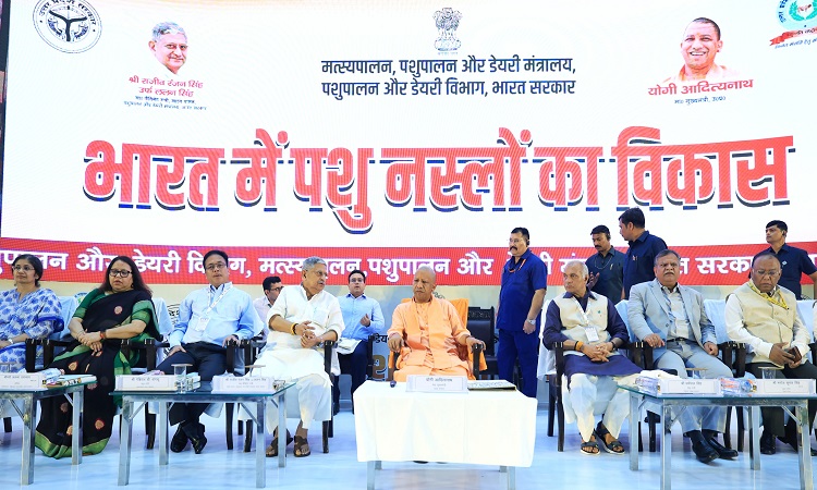 किसानों की समृद्धि के बिना नहीं आ सकती खुशहालीः योगी