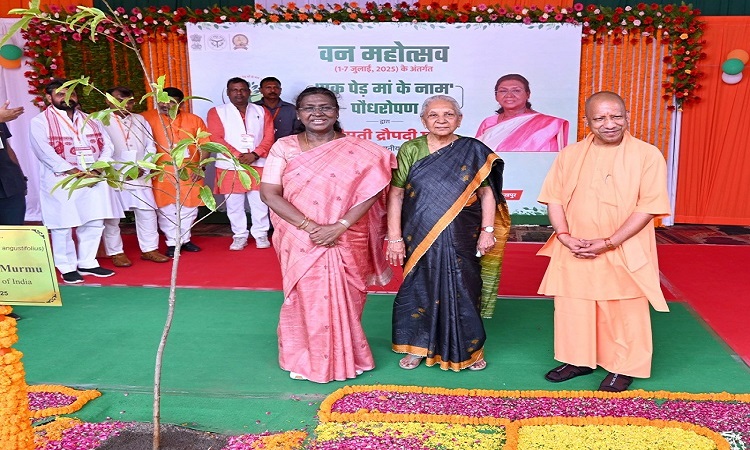 राष्ट्रपति ने गोरखपुर में किया वन महोत्सव का शुभारंभ