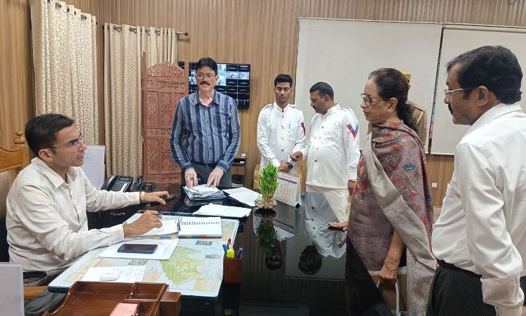 मुख्यमंत्री के निर्देशन में मनमानी करने वाले निजी स्कूलों पर लगाम लगाता जिला प्रशासन