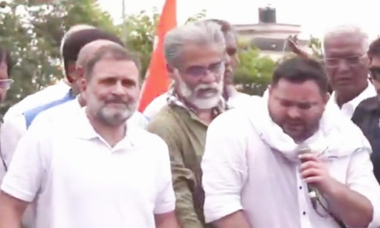चुनाव आयोग के खिलाफ बिहार में चक्का जाम, तेजस्वी के साथ राहुल गांधी भी मार्च में हुए शामिल