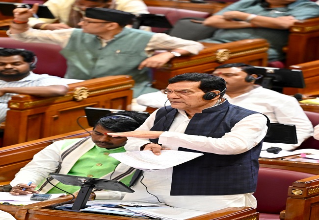 प्रदेश में उत्पादन क्षमता बढ़ाने के साथ हरित ऊर्जा की दिशा में कार्य करने को सरकार प्रतिबद्ध