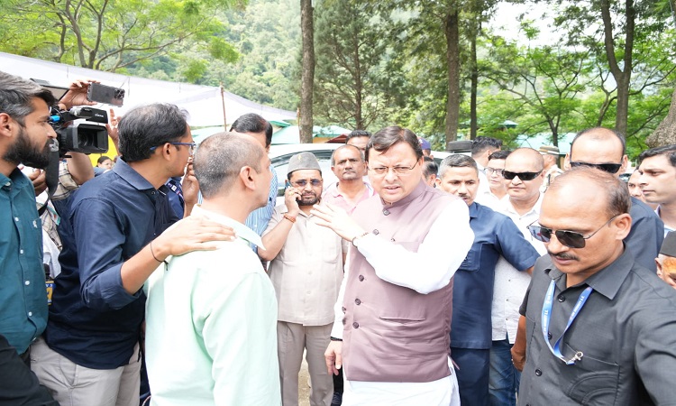 सीएम धामी की निगरानी और निर्देशन में आपदा प्रभावित क्षेत्र में राहत और बचाव अभियान युद्धस्तर पर जारी