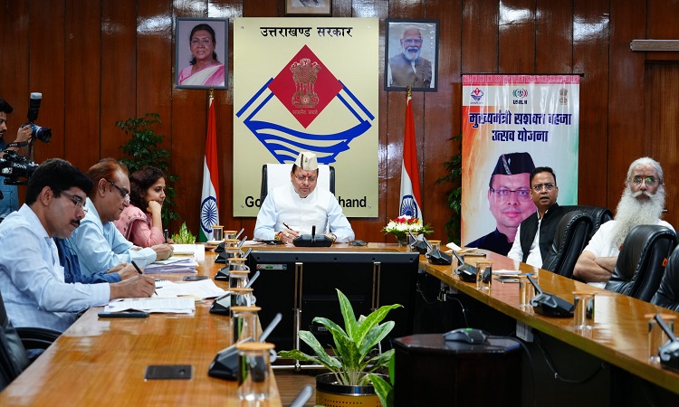 मुख्यमंत्री ने जिलाधिकारियों को ग्रोथ सेन्टर में महिलाओं हेतु प्रशिक्षण की व्यवस्था करने के निर्देश दिए