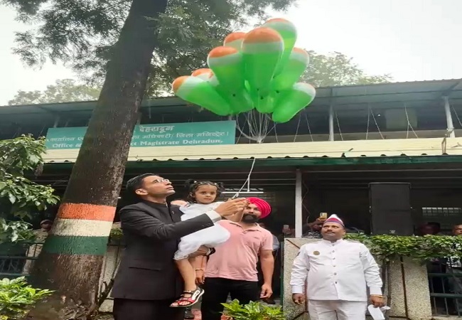 स्वतंत्रता दिवस पर क्लेक्ट्रेट परिसर में छाया देश भक्ति का रंग