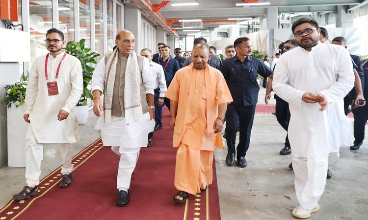 ऑपरेशन सिंदूर में हमारी सेनाओं ने आतंकवादियों और उनके सरपरस्तों को दिखाया आईना: रक्षा मंत्री