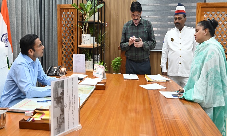 निर्विवाद विरासतन एवं दाखिल खारिज प्रकरण पर निर्धारित समयावधि में हो अमलः डीएम