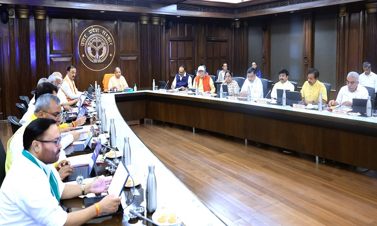 योगी कैबिनेट का बड़ा निर्णय: अब यूपी के छात्र यूके में ले सकेंगे मास्टर डिग्री