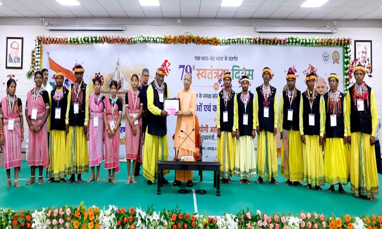 मुख्यमंत्री योगी आदित्यनाथ ने कलाकारों को किया सम्मानित, संस्कृति एप का किया शुभारंभ