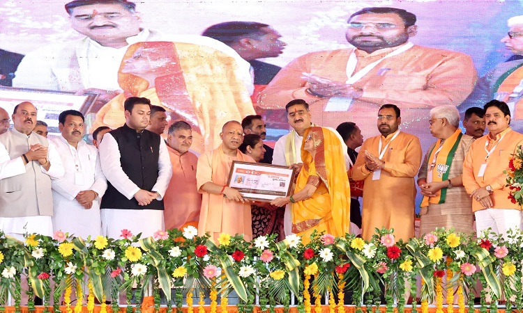 स्वदेशी अपनाना आज की सबसे बड़ी आवश्यकता है: सीएम योगी