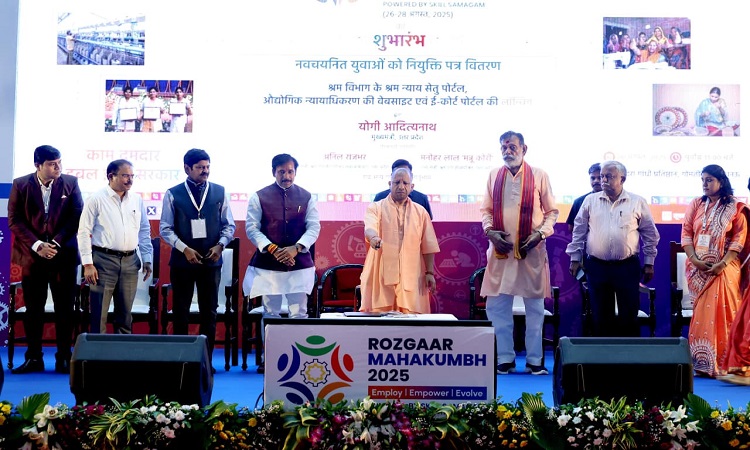 किसी भी कर्मचारी का शोषण नहीं होगा, यूपी में हर युवा को रोजगार की गारंटी होगी- मुख्यमंत्री