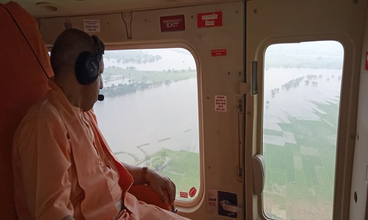 मुख्यमंत्री ने गाजीपुर में किया बाढ़ का हवाई सर्वे