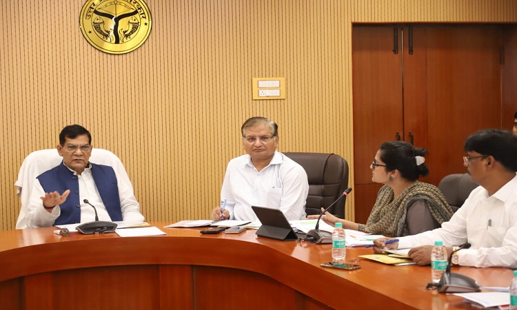 प्रधानमंत्री आवास योजना (शहरी) 2.0 की समीक्षा बैठक में नगर विकास मंत्री ने अधिकारियों को दिये सख्त निर्देश