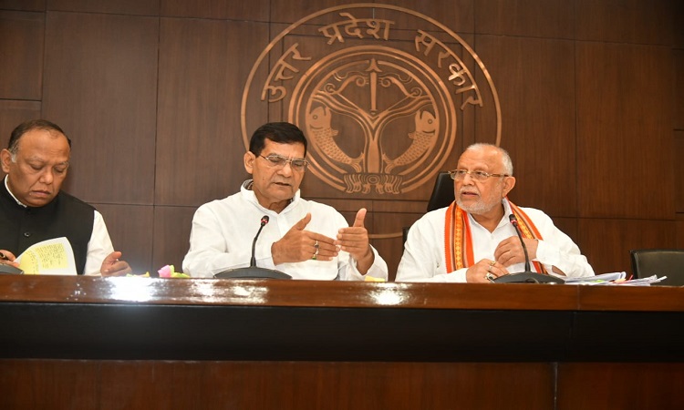 पायलट प्रोजेक्ट के रूप में लखनऊ एवं कानपुर नगर में होगा ई-बस संचालन का शुभारंभ: एके शर्मा