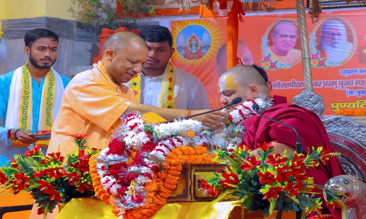 हर परिस्थिति में सनातन धर्म के प्रति समर्पण का भाव श्रीमद्भागवत कथा का वास्तविक मर्म : सीएम योगी