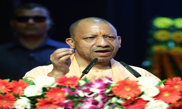पहले बेटियां थीं असुरक्षित, अब खुद गढ़ रही हैं अपना भविष्य : सीएम योगी