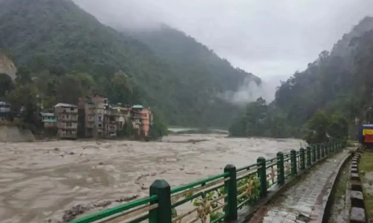 देहरादून के सहस्त्रधारा में बादल फटने से तबाही, मौके पर NDRF की टीम