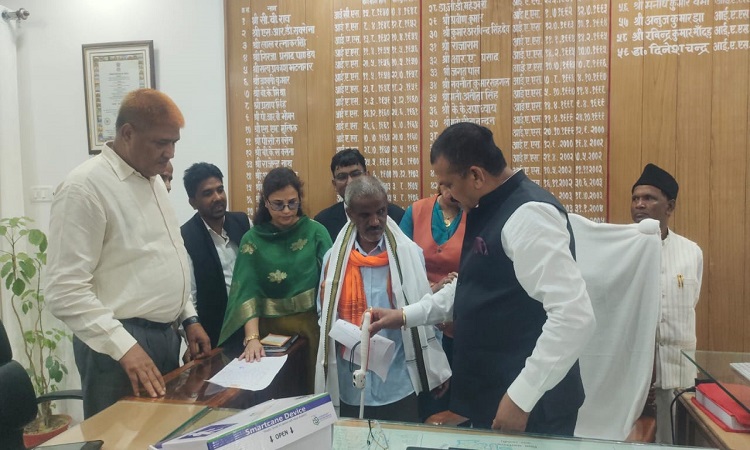 सबसे अधिक राजस्व मामले निस्तारित कर लखनऊ अव्वल, जनपदीय न्यायालयों में जौनपुर ने मारी बाजी