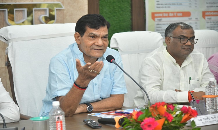 नगर विकास मंत्री ने स्वदेशी को बढ़ावा देने और स्थानीय उत्पादों को अपनाने का किया आह्वान