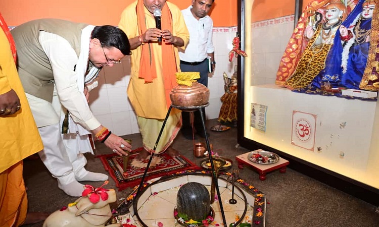 सीएम धामी ने श्री पशुपतिनाथ मंदिर में की पूजा-अर्चना