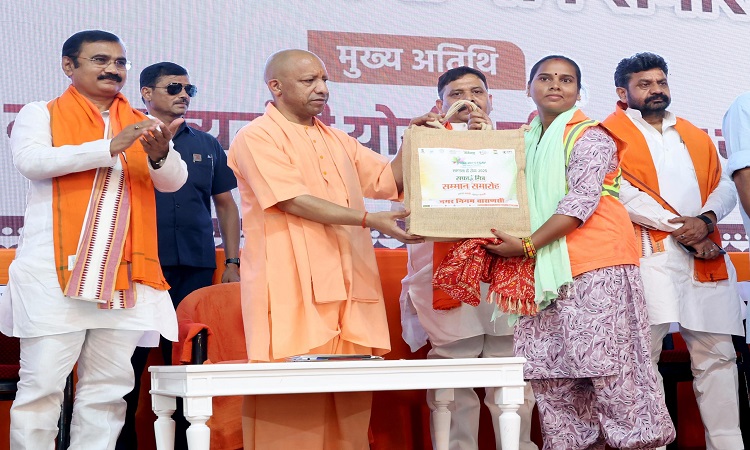 स्वच्छताकर्मियों का कोई शोषण नहीं कर पाएगा, जल्द ही उनके अकाउंट में आएंगे 16 से 20 हजार रुपयेः मुख्यमंत्री