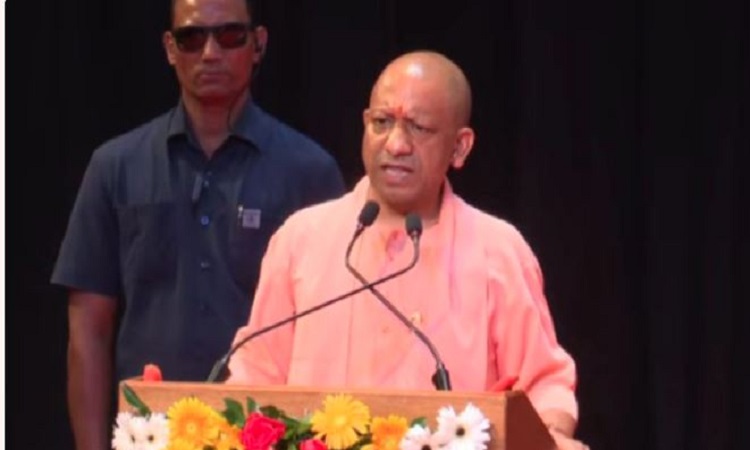 चरित्र से युक्त व्यक्ति ही लोक-कल्याण और राष्ट्र-कल्याण का माध्यम बन सकता है: सीएम योगी