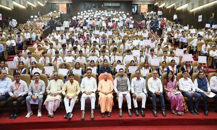 छात्रवृत्ति से वंचित नहीं रहेगा प्रदेश का कोई भी छात्रः सीएम योगी