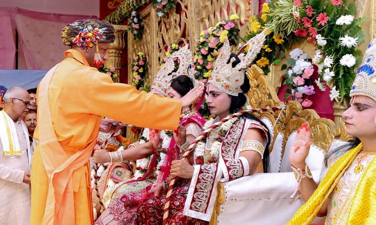 बदले नामों से मौजूद हैं रामायण व महाभारत के खल पात्र : सीएम योगी