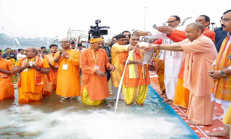 छठ महापर्व सामाजिक एकता और स्वच्छता का संदेश देता है: सीएम योगी