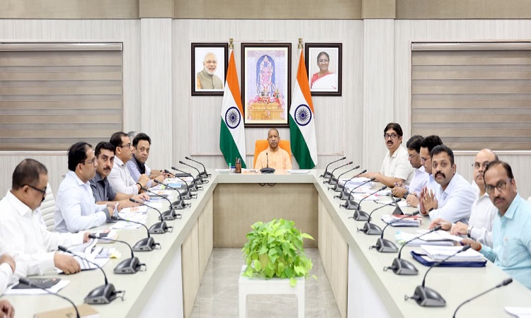 केवल फाइलों तक सीमित न रहें वरिष्ठ अधिकारी, धरातल पर उतरकर परियोजनाओं की देखें प्रगति: मुख्यमंत्री