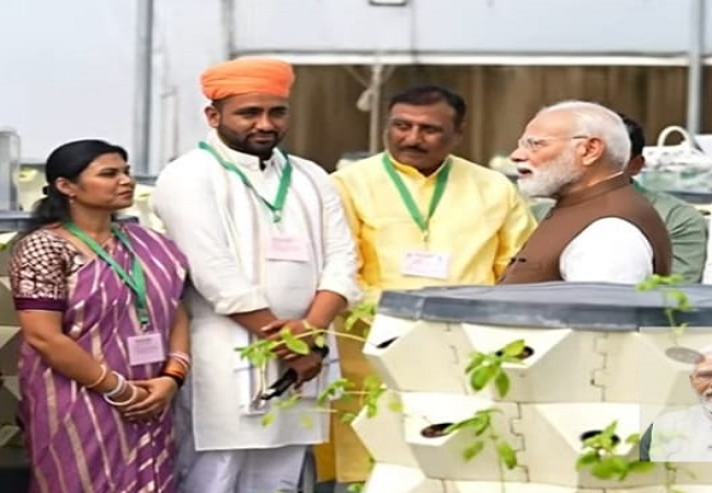 योगी की प्रेरणा से खड़ी कर दी ‘मोरिंगा आर्मी’, पीएम मोदी ने महिला से बारीकी