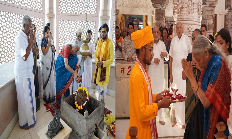 अयोध्या में वित्त मंत्री निर्मला सीतारमण ने परिवार संग उतारी प्रभु श्रीरामलला की आरती