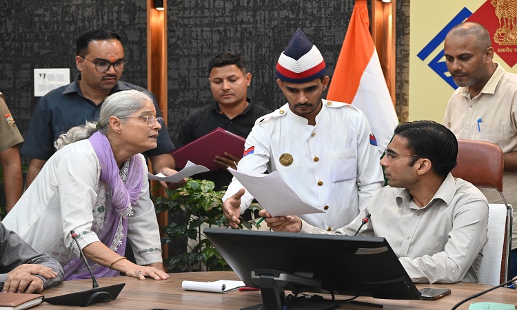 कूटरचित हस्ताक्षर कर जमीन धोखाधड़ी का मामला, डीएम ने 15 दिनों के भीतर जांच रिपोर्ट की तलब