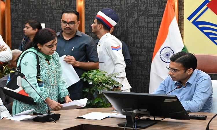 स्कूल प्रबन्धन द्वारा प्रताड़ित शिक्षिका कनिका मदान; डीएम हस्तक्षेप और अंजाम सर्वविधित; बकाया राशि 02 दिन में जारी
