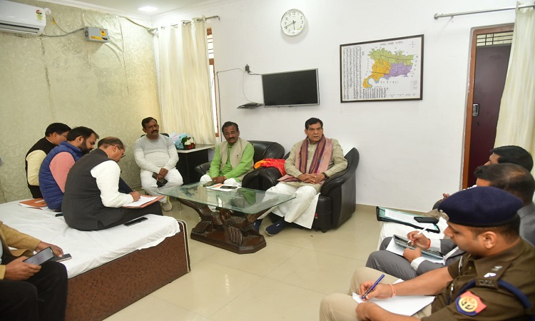समयबद्धता और पारदर्शिता के साथ विकास कार्यों को करें पूर्ण: एके शर्मा