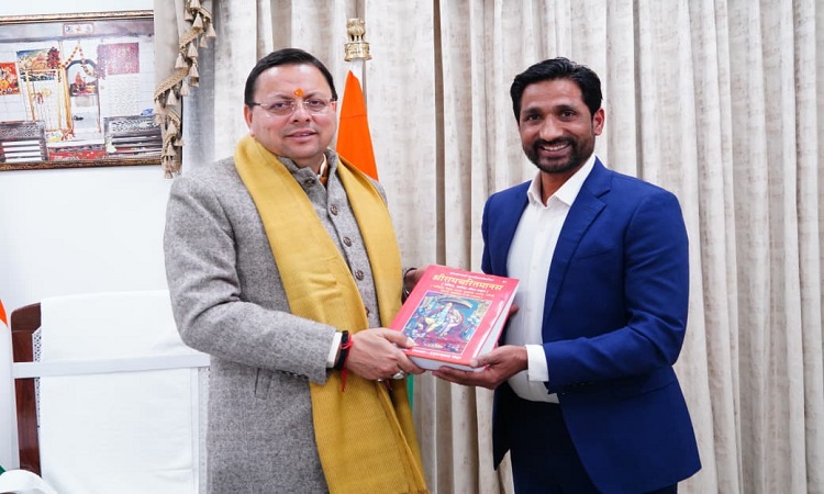 सीएम धामी से समाजसेवी, अभिनेता एवं होटल व्यवसायी देव रतूड़ी ने की शिष्टाचार भेंट