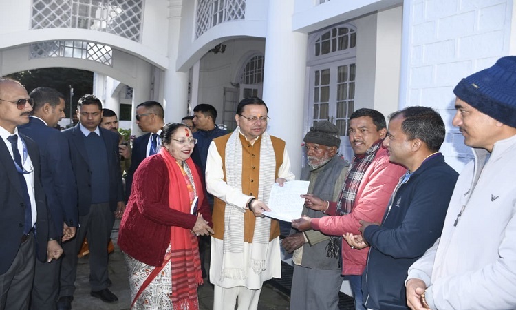 CM Dhami ने नैनीताल में जनता से की मुलाकात व सुनी उनकी समस्याएं