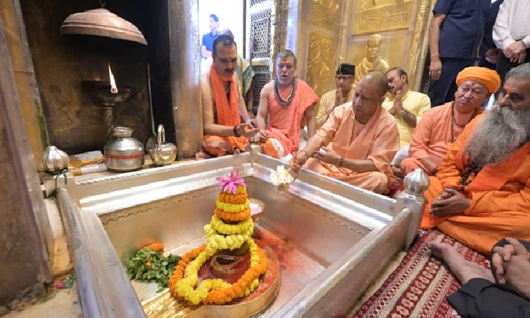सीएम योगी ने विश्वनाथ धाम और बाबा कालभैरव के किए दर्शन, पीएम दौरे की परखीं तैयारियां