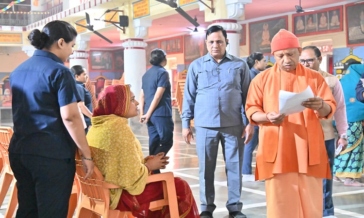 लोगों से बोले सीएम, हर समस्या का कराएंगे पारदर्शिता के साथ निस्तारण
