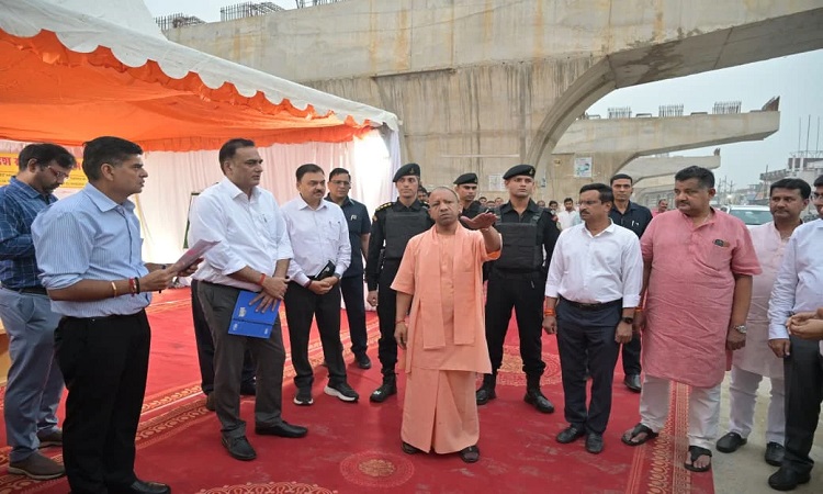 गोरखपुर में सिक्सलेन फ्लाईओवर निर्माण पर सीएम योगी की नाराजगी, कार्य में तेजी लाने के निर्देश