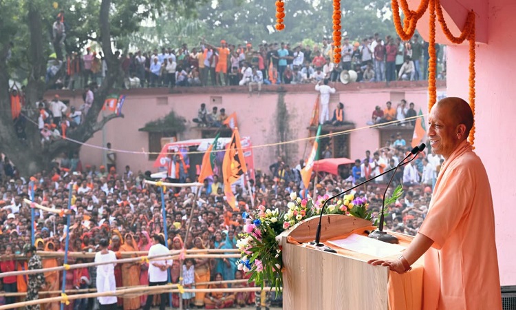 बिहार अब लालटेन की धुंधली रोशनी से निकलकर विकास की रौशनी में आगे बढ़ चुका है- सीएम योगी