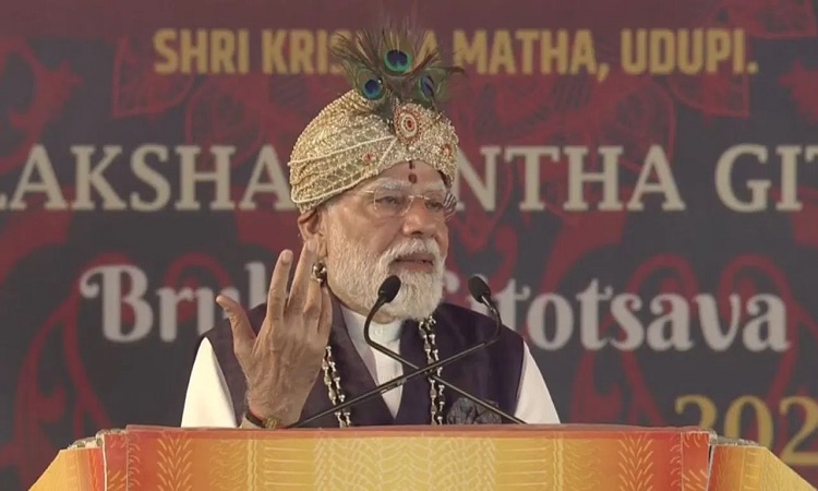 पीएम मोदी ने 1 लाख लोगों के साथ किया गीता का पाठ, बोले- श्री कृष्ण के श्लोकों से मिलती है प्रेरणा