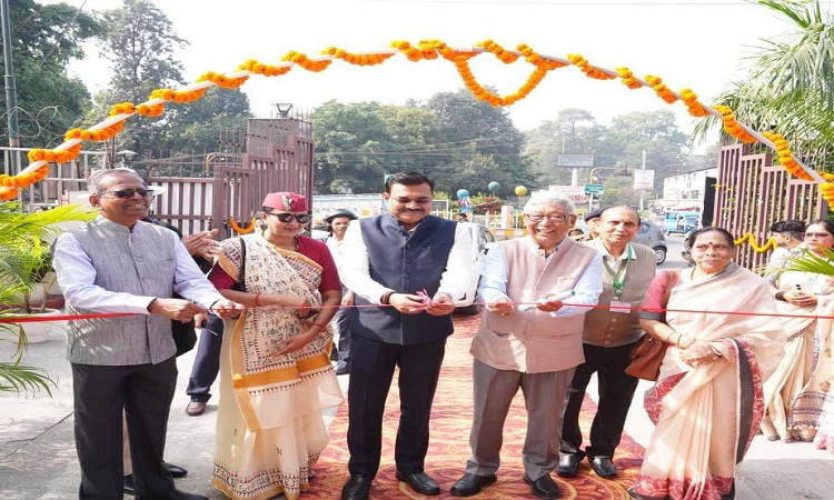 मुख्य सचिव ने किया उत्तराखंड पुस्तक मेले का शुभारंभ