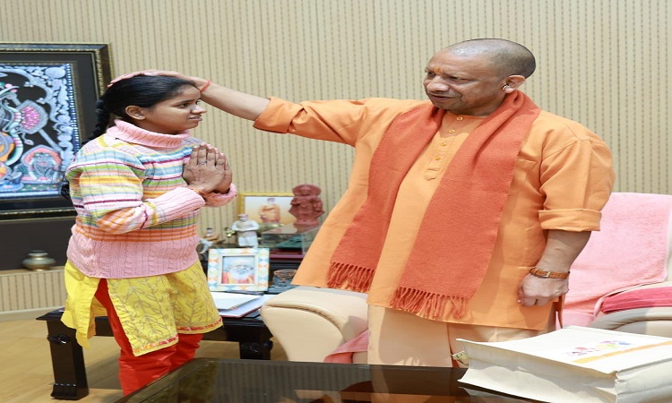 CM योगी बने खुशी का सहारा, संघर्षरत परिवार को मिली नई राह